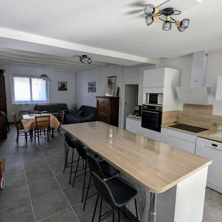 Maison De Famille Meschers Sur Gironde Plein Centre Ville Et A 14 Mn A Pieds De La Plage